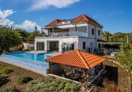 Large detached 4 bedroom villa with infinity pool, basement, attic & gardens. Near Moncarapacho.