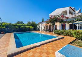 Detached, spacious 3 bedroom villa with pool, garage & gardens near Fuseta, East Algarve