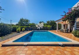 Detached, spacious 3 bedroom villa with pool, garage & gardens near Fuseta, East Algarve