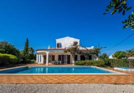 Detached, spacious 3 bedroom villa with pool, garage & gardens near Fuseta, East Algarve