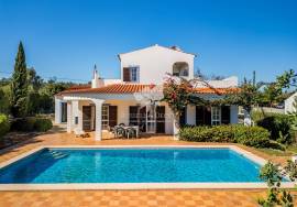 Detached, spacious 3 bedroom villa with pool, garage & gardens near Fuseta, East Algarve