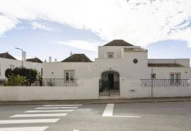 Tavira, 4-bedroom Traditional villa with pool, river views, annex and garage.