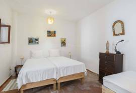 Fuseta, 5-bedroom traditional house in the heart of the village.