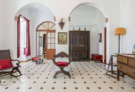 Fuseta, 5-bedroom traditional house in the heart of the village.