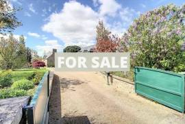 Main House and Guest Cottage in One Hectare