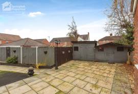 3 bedroom, Semi-detached house for sale