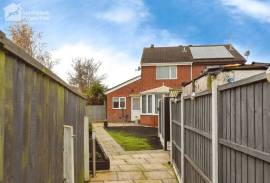 3 bedroom, Semi-detached house for sale