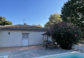 Superb villa with pool, mature garden, entirely fennced, electric gates, 5 minutes to market town