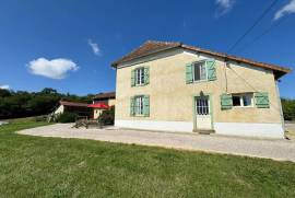 Renovated farmhouse with swimming pool and Pyrenees views