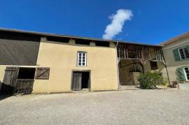 Renovated farmhouse with swimming pool and Pyrenees views