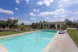 2+ bedrooms villa with pool and garden