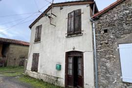 €13000 - Small Barn Renovate in a quiet area - Near Champagne-Mouton