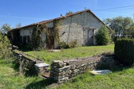 €60000 - Barn Conversion With Garden And Attached Barn. Close To Civray