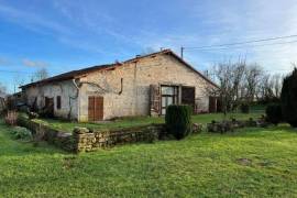 €60000 - Barn Conversion With Garden And Attached Barn. Close To Civray