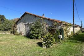 €60000 - Barn Conversion With Garden And Attached Barn. Close To Civray