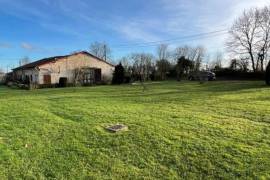 €60000 - Barn Conversion With Garden And Attached Barn. Close To Civray