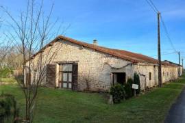 €60000 - Barn Conversion With Garden And Attached Barn. Close To Civray