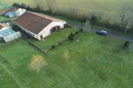 €60000 - Barn Conversion With Garden And Attached Barn. Close To Civray