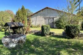 €60000 - Barn Conversion With Garden And Attached Barn. Close To Civray