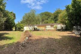 €70000 - Secluded Bungalow to Renovate in a Superb Wooded Location!