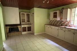 €70000 - Secluded Bungalow to Renovate in a Superb Wooded Location!