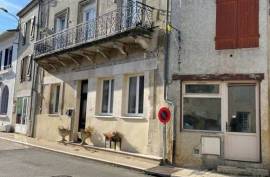 €149950 - Belle Maison De Village A Vendre Charente