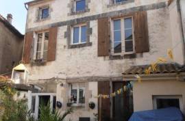 €149950 - Belle Maison De Village A Vendre Charente