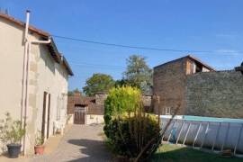 €160000 - 3 Bedroom Stone House With Courtyard, Garden And Barn Near Nanteuil En Vallee