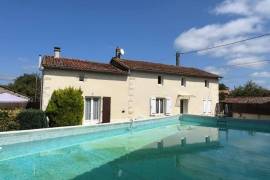 €160000 - 3 Bedroom Stone House With Courtyard, Garden And Barn Near Nanteuil En Vallee