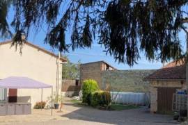 €160000 - 3 Bedroom Stone House With Courtyard, Garden And Barn Near Nanteuil En Vallee