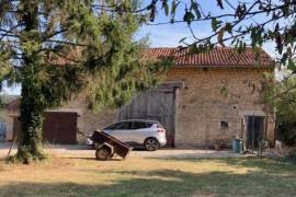 €160000 - 3 Bedroom Stone House With Courtyard, Garden And Barn Near Nanteuil En Vallee