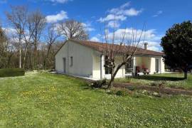 €211700 - Bungalow With A Guest Cottage And Woodland