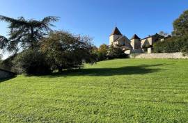 €259950 - Character Stone House For Sale With Swimming Pool In A Charente Village