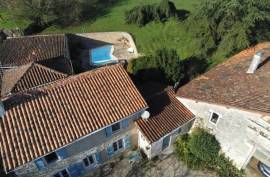 €259950 - Character Stone House For Sale With Swimming Pool In A Charente Village