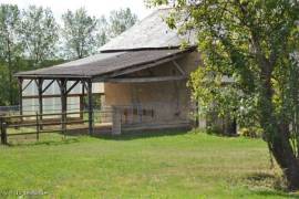 €557800 - Beautiful Equestrian Property with 18 Hectares of land and a lake