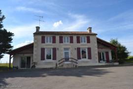 €557800 - Beautiful Equestrian Property with 18 Hectares of land and a lake