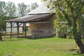 €557800 - Beautiful Equestrian Property with 18 Hectares of land and a lake