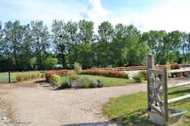 €557800 - Beautiful Equestrian Property with 18 Hectares of land and a lake