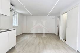 Apartamento T0 Remodelado no Centro de Paço de Arcos