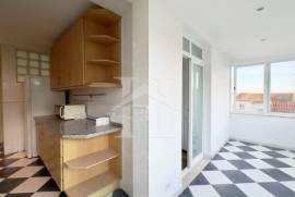 Apartamento T3 em Lisboa com cozinha equipada