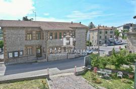 Apartment to renovate with cellar