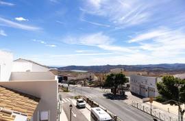 3 bedroom townhouse with terrace for sale in the centre of Periana.