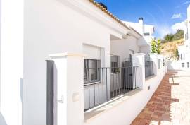 3 bedroom townhouse with terrace for sale in the centre of Periana.