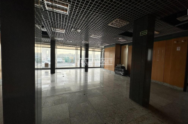 Ground floor stall store, with 159 m2 for commerce and services located in Mira-Sintra