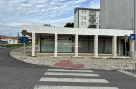 Ground floor stall store, with 159 m2 for commerce and services located in Mira-Sintra