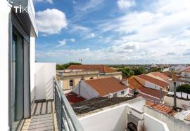 3 Bedroom Duplex with Terrace and Panoramic View in the Center of Samouco!