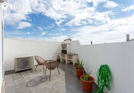 3 Bedroom Duplex with Terrace and Panoramic View in the Center of Samouco!