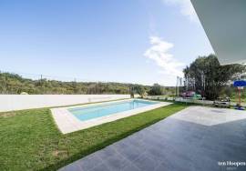 Modern 3-Bedroom Villa with Pool Between Portimão and Lagos