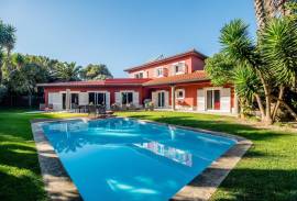 5 Bedroom Villa with Pool and Garden in Aldeia de Juzo, Cascais