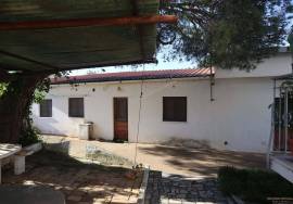 House with several annexes and land 17000m2 - N125 Loulé